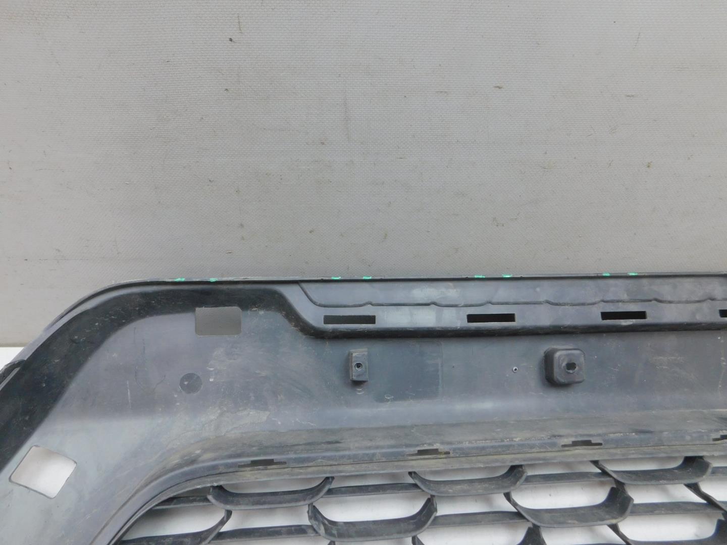 Решетка в бампер центральная