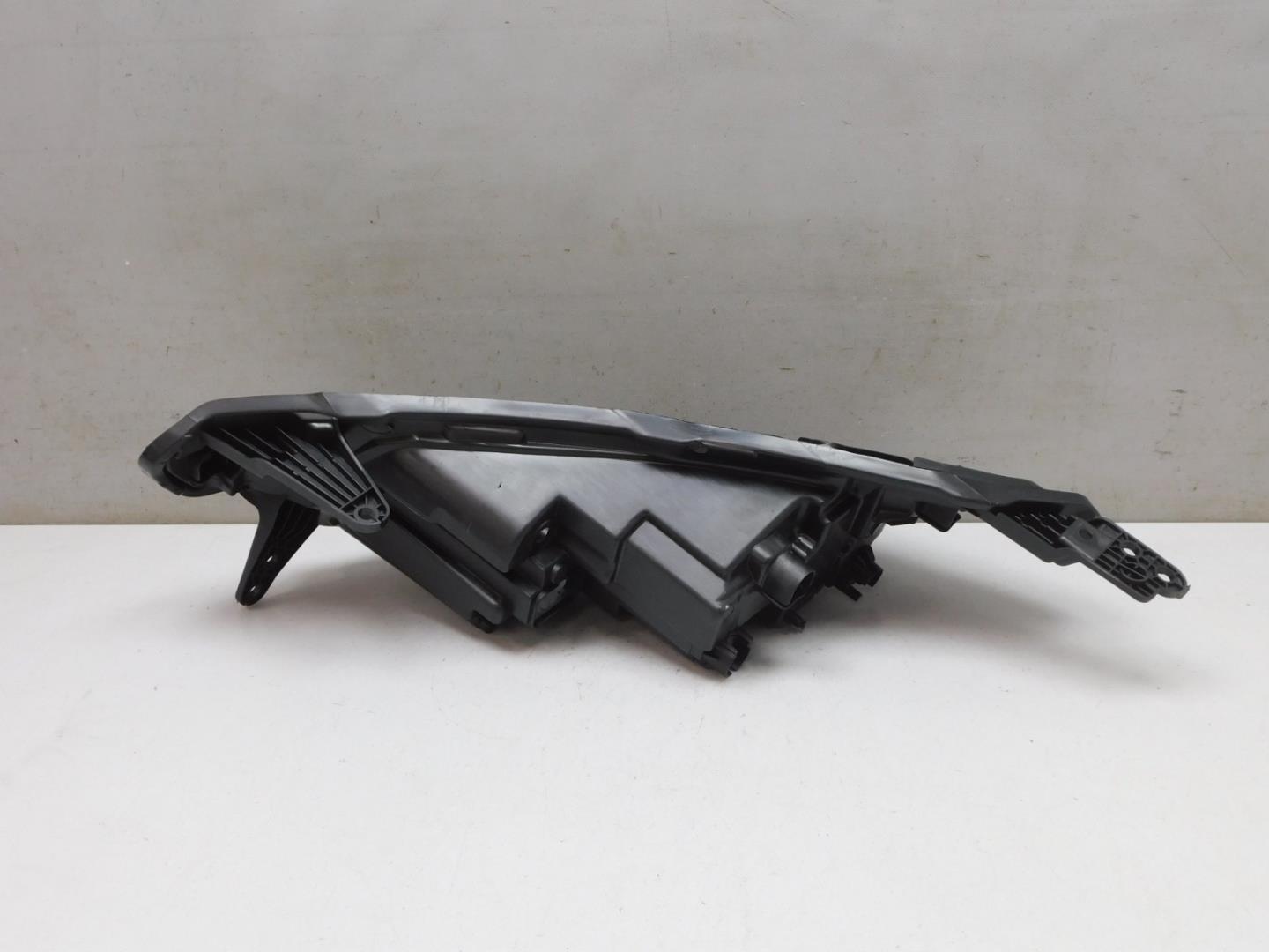 Корпус фары правой