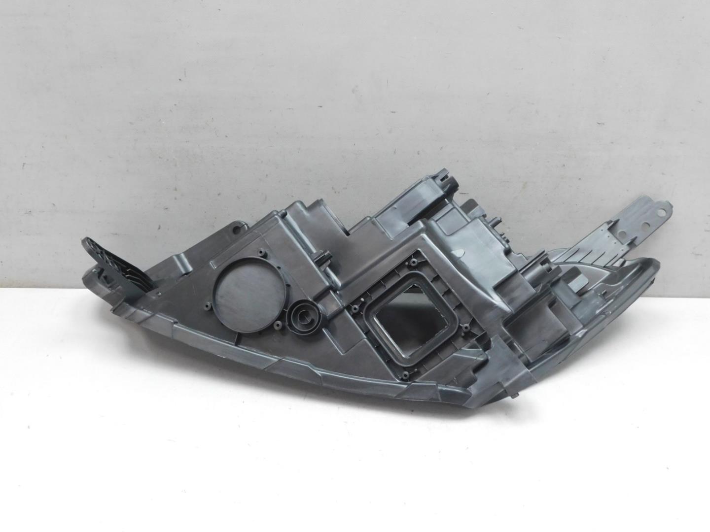 Корпус фары правой