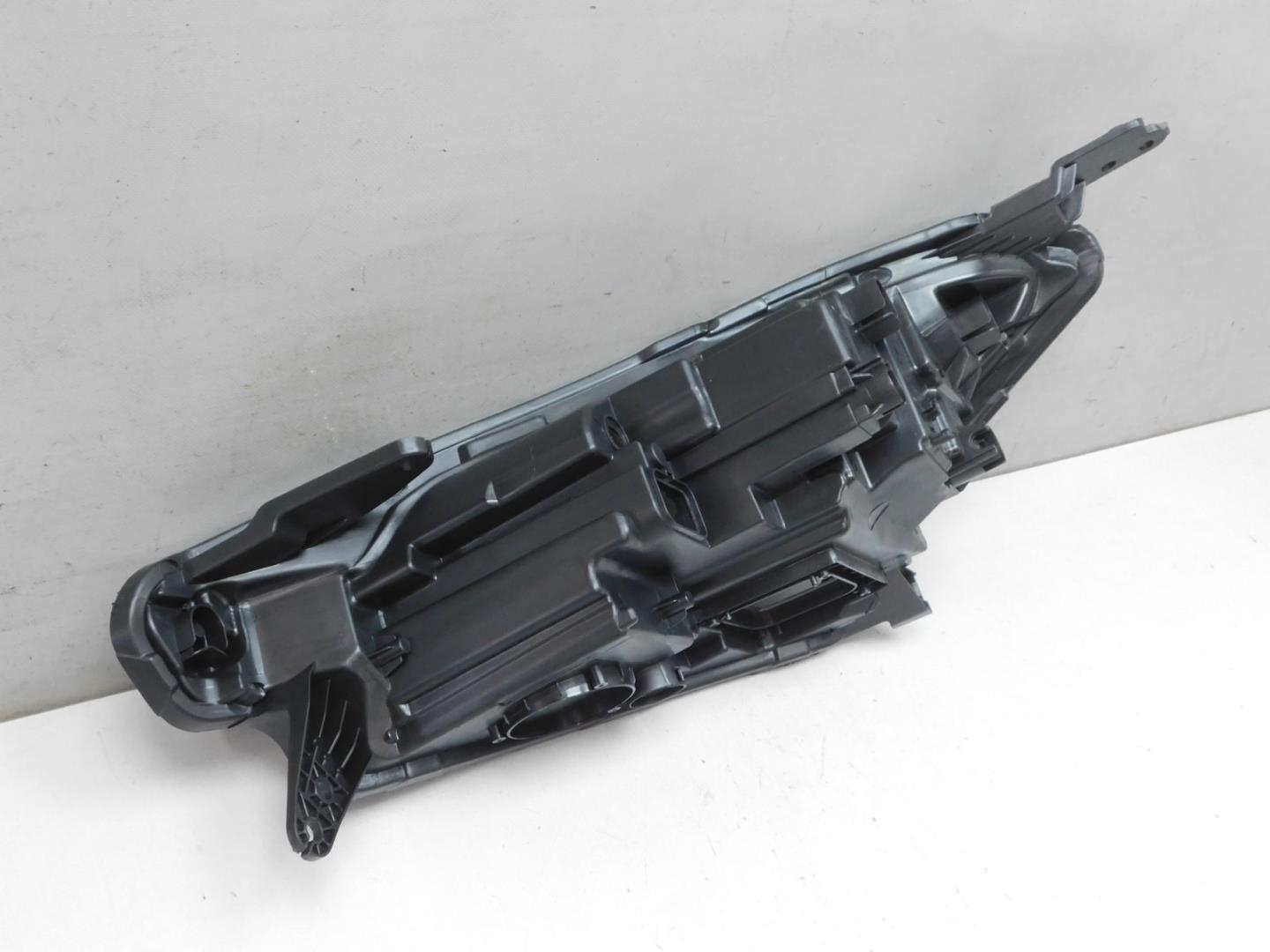 Корпус фары правой