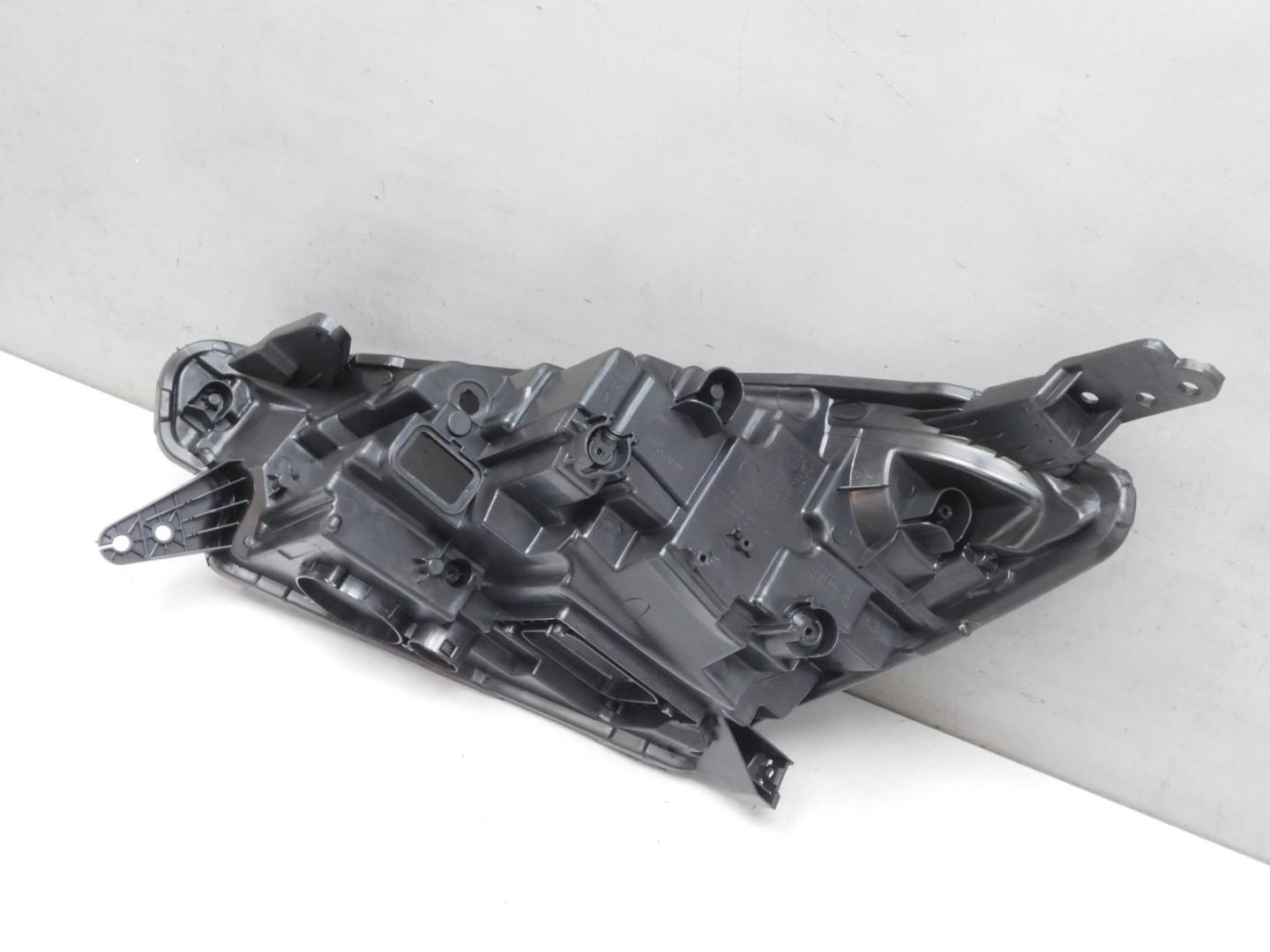 Корпус фары правой