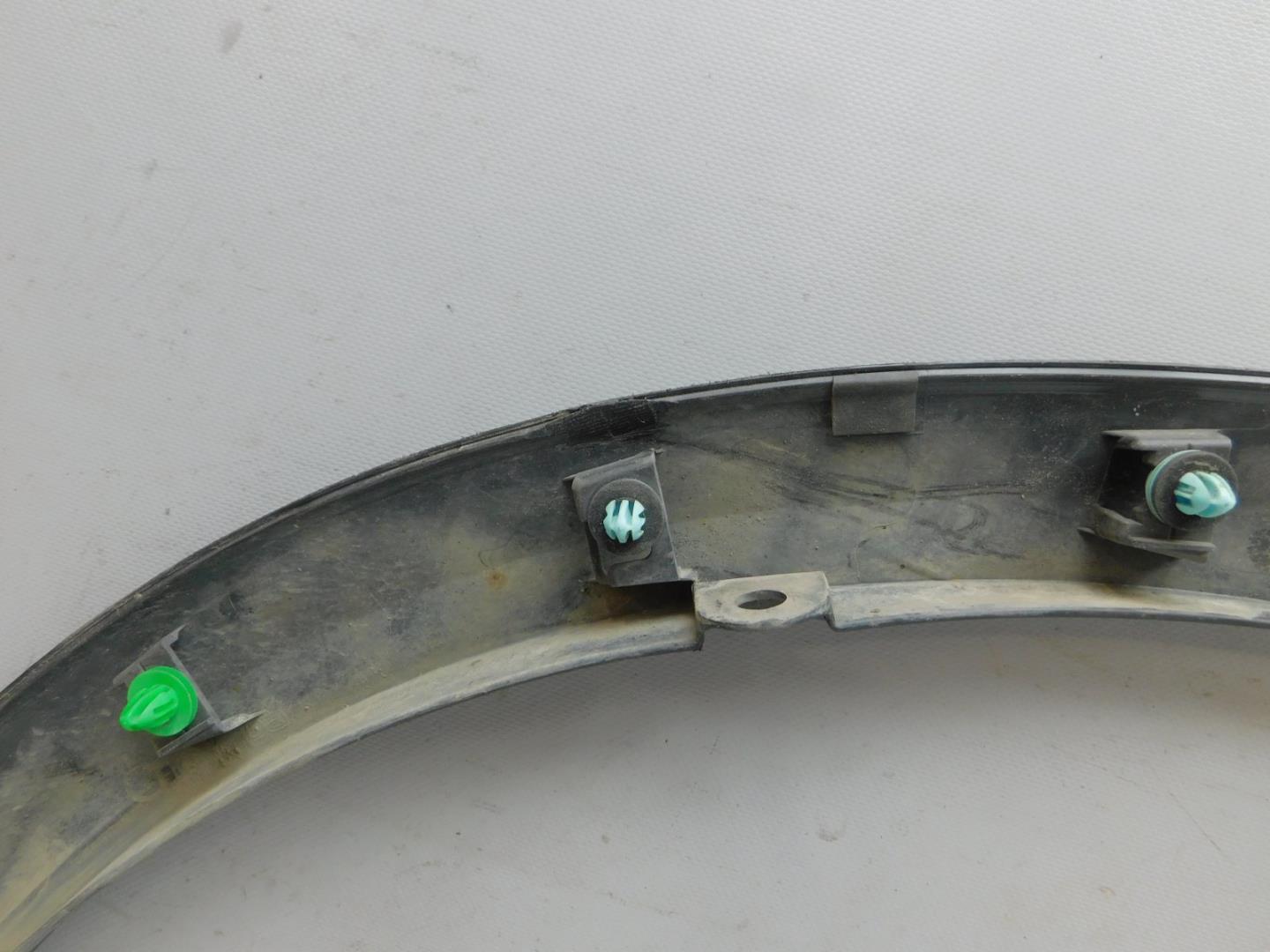 Накладка переднего крыла правого