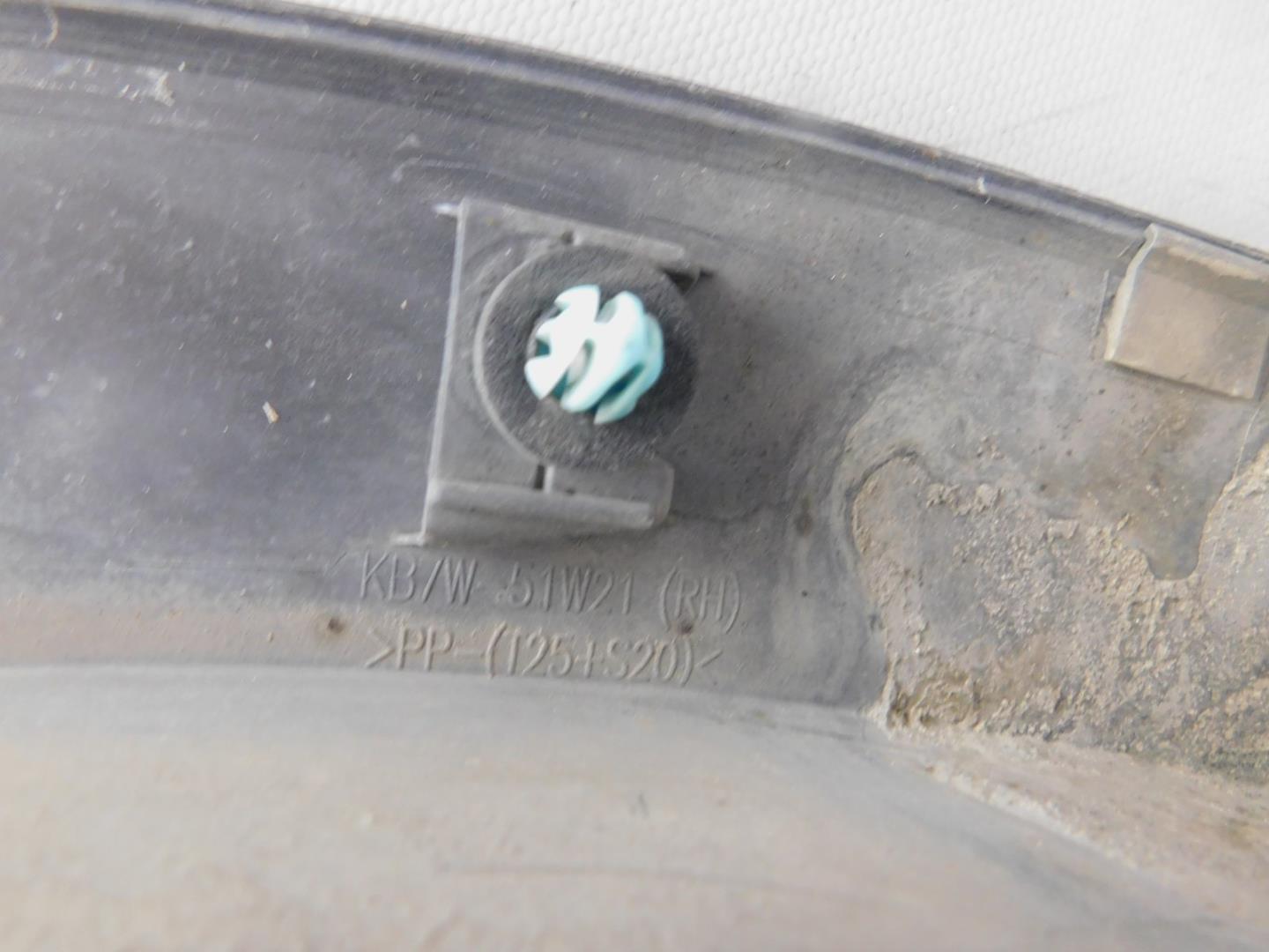 Накладка переднего крыла правого