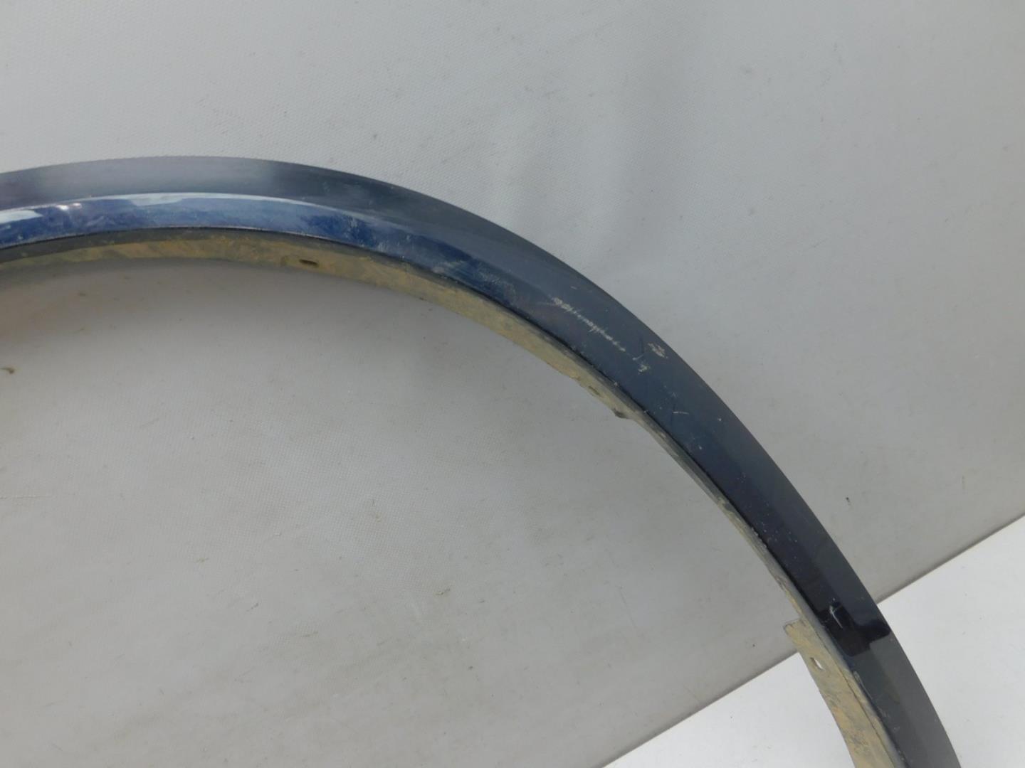 Накладка переднего крыла правого