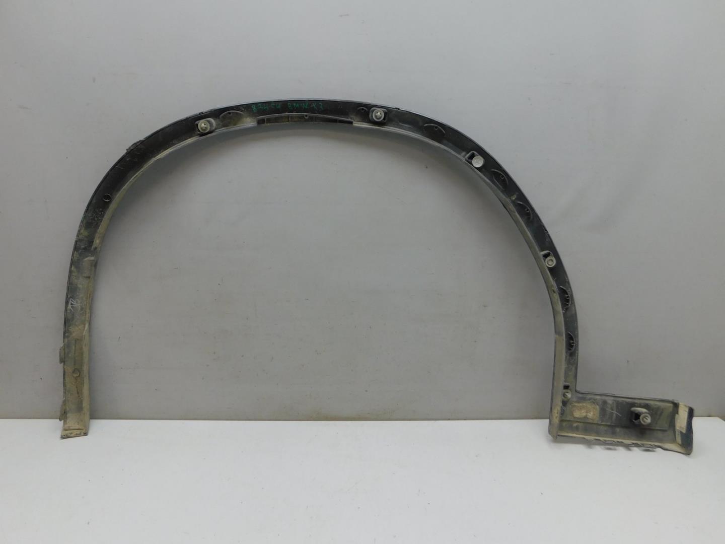 Накладка переднего крыла правого