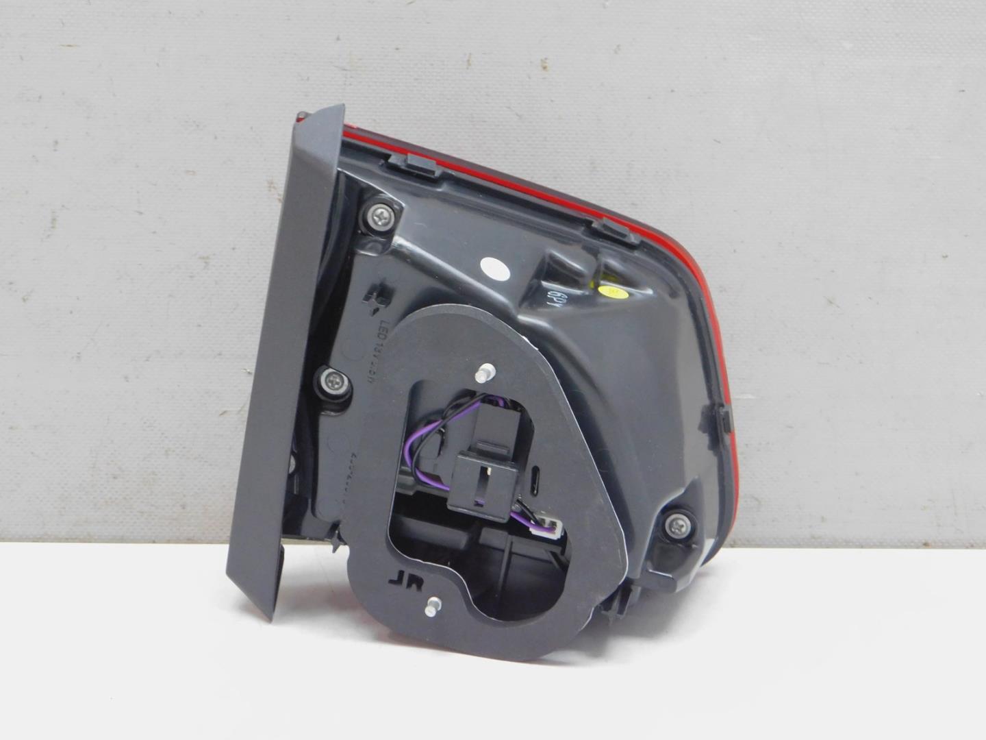 Фонарь задний внутренний правый