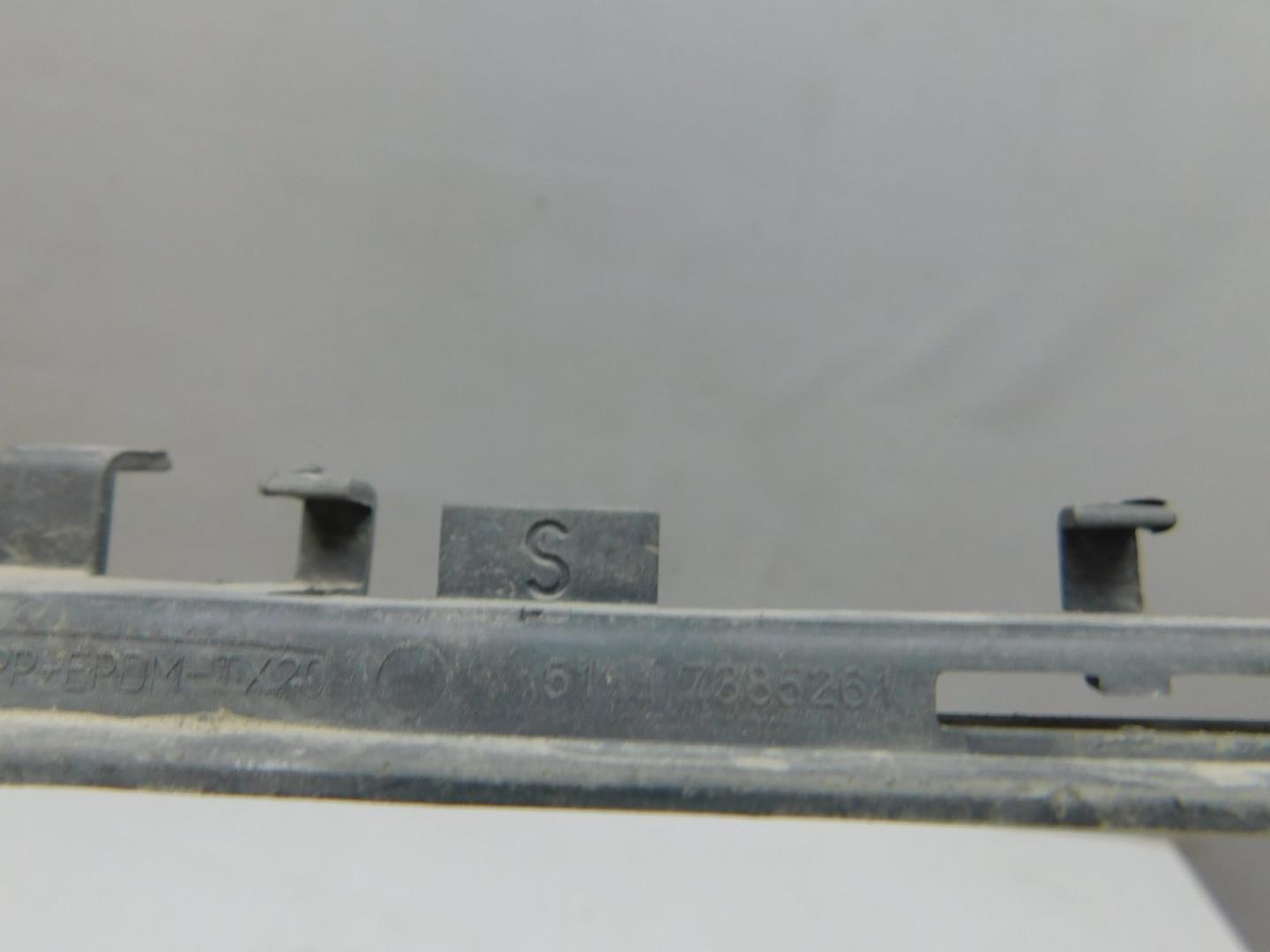 Решетка в бампер левая