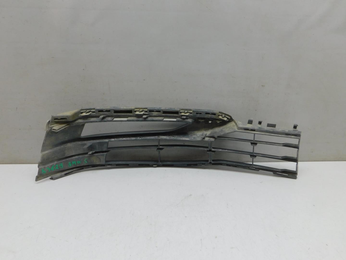 Решетка в бампер левая