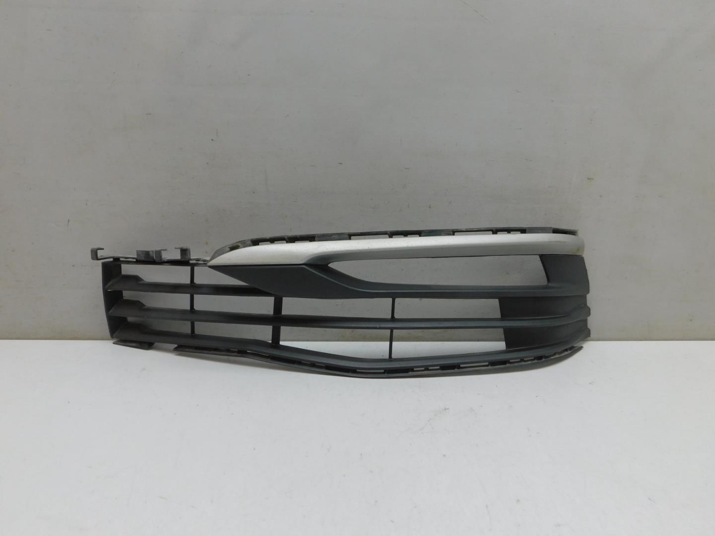 Решетка в бампер левая