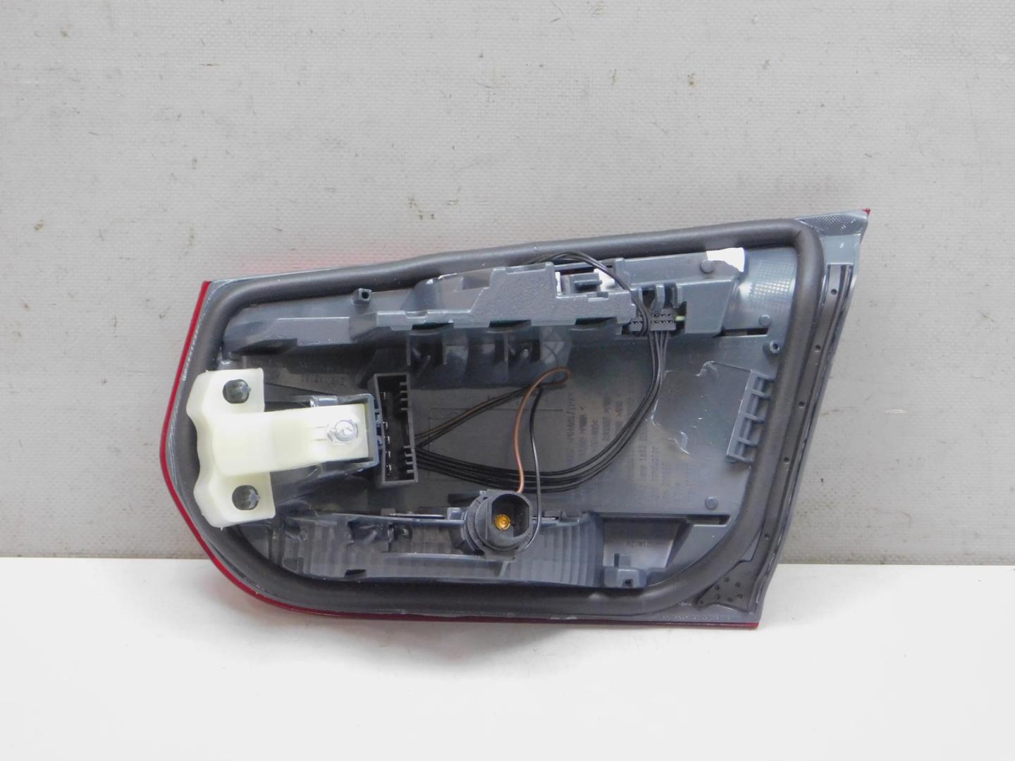 Фонарь задний внутренний левый