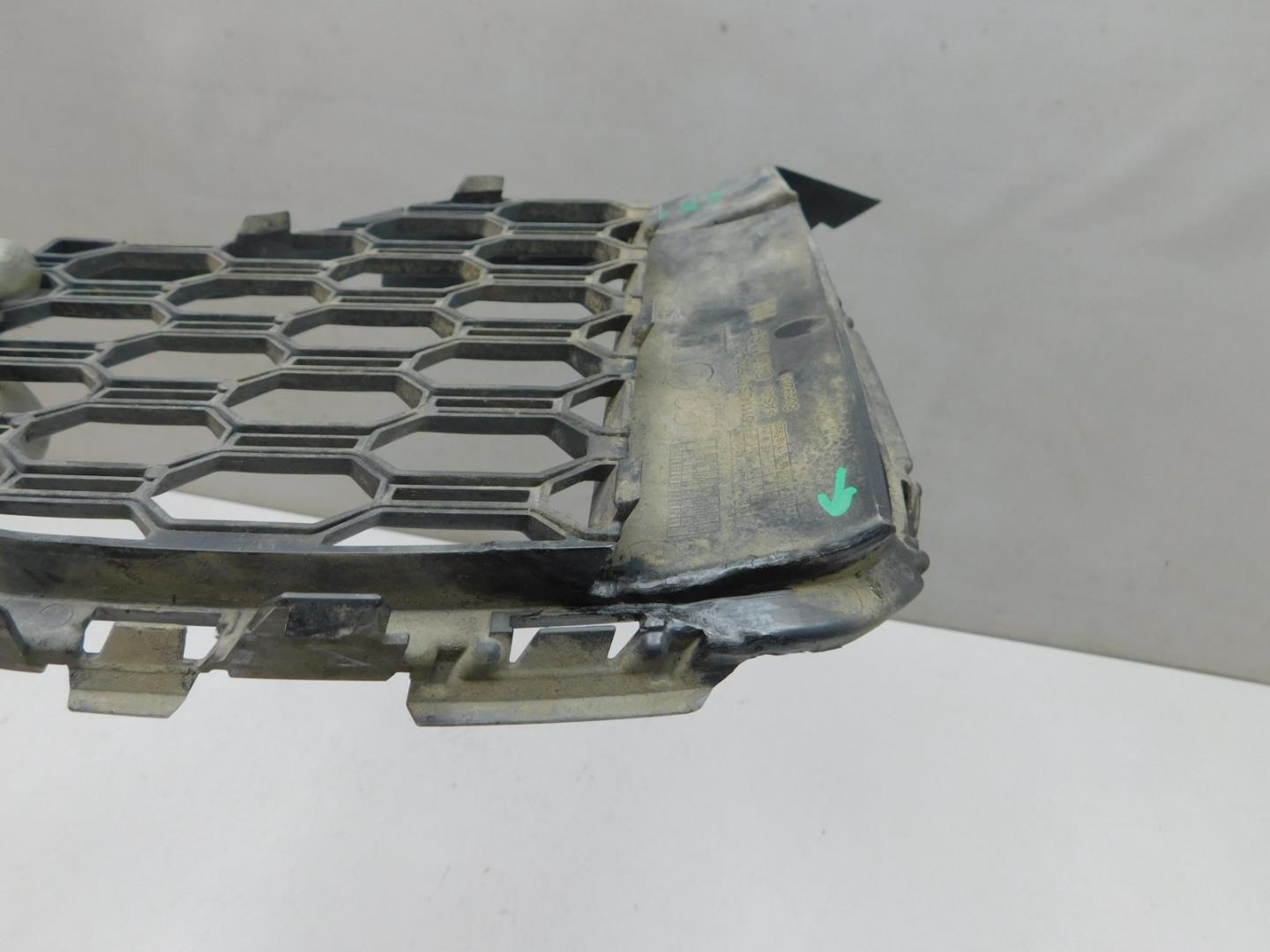 Решетка в бампер правая