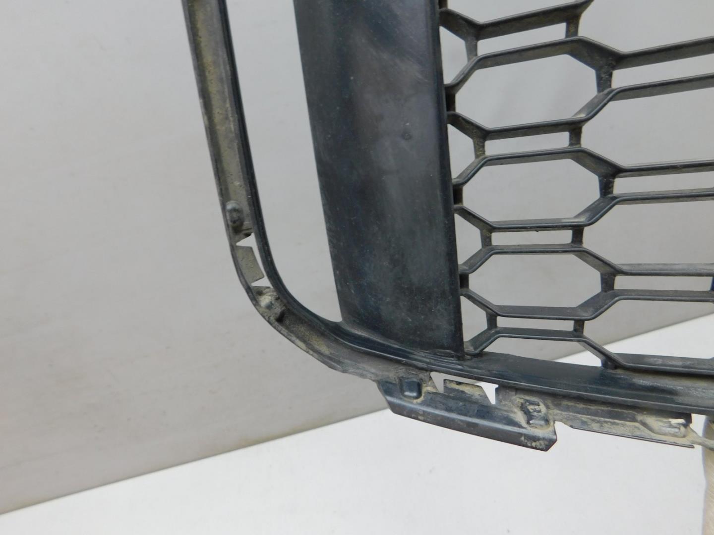 Решетка в бампер правая