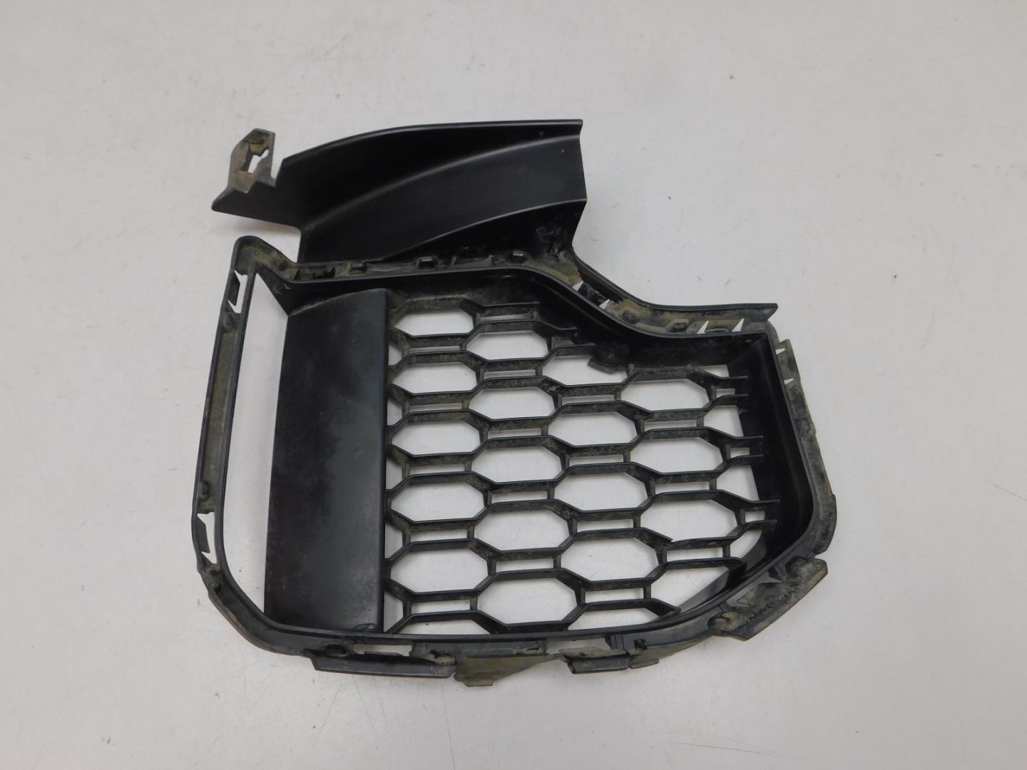 Решетка в бампер правая