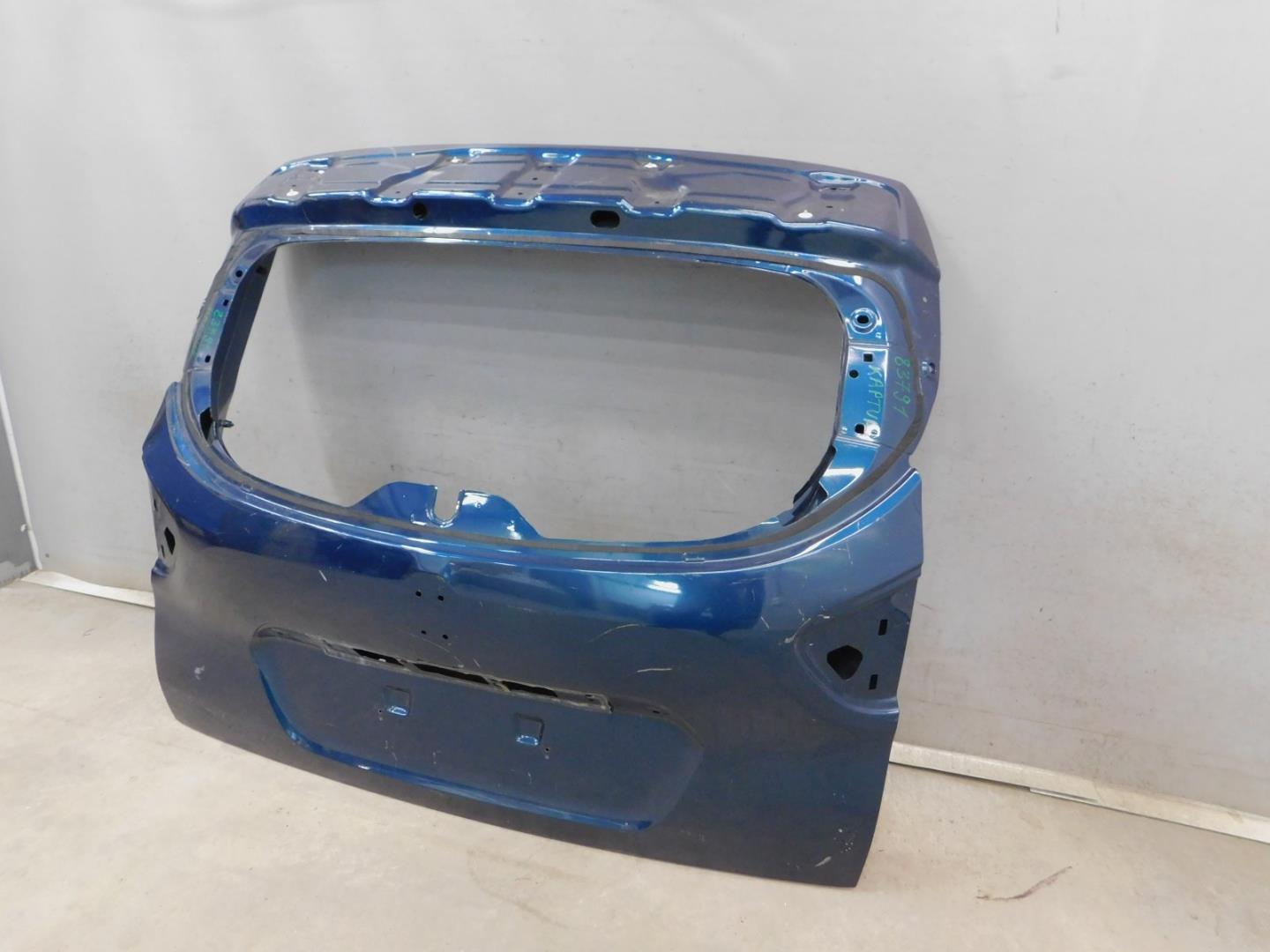 Дверь багажника