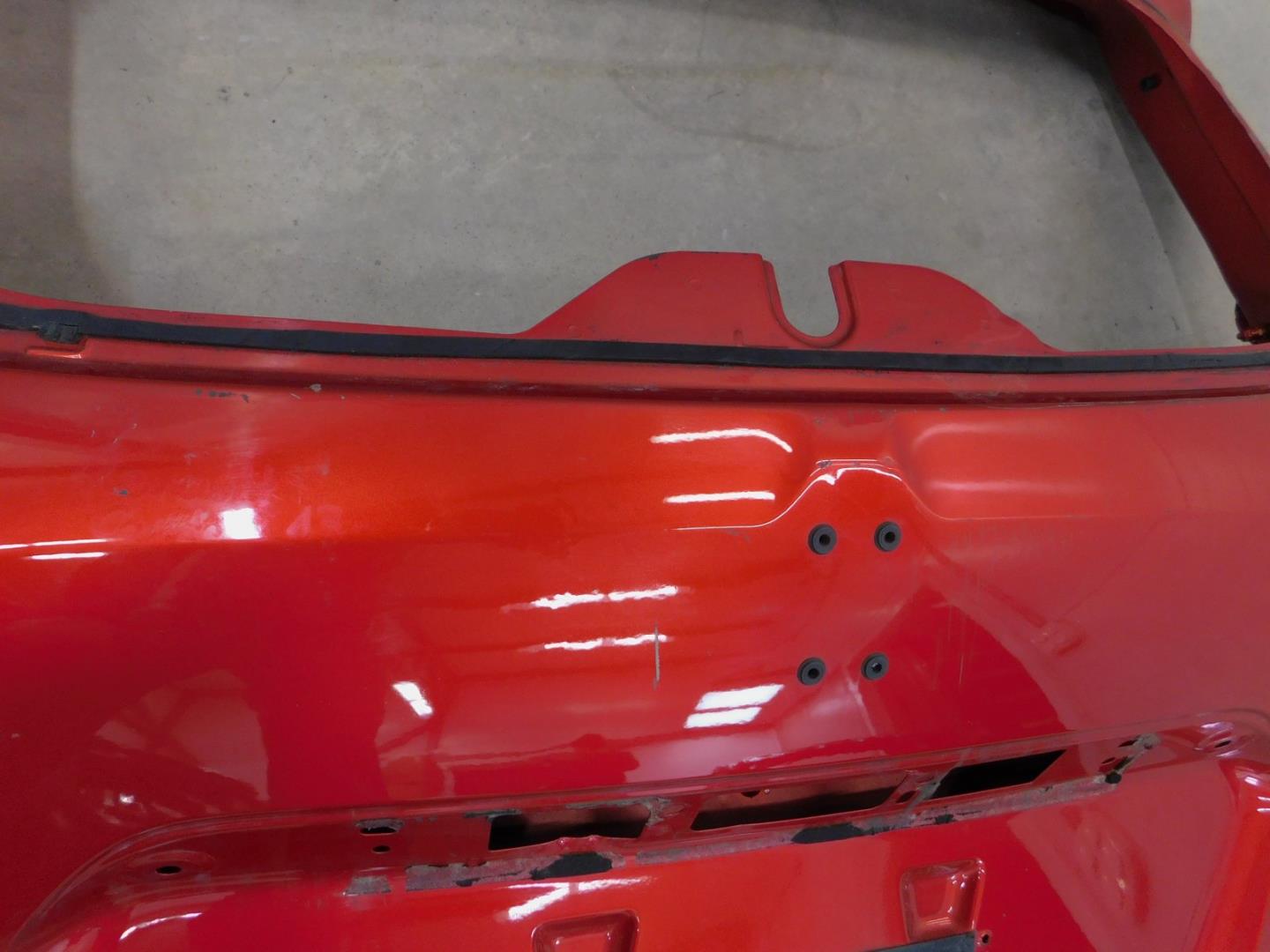 Дверь багажника