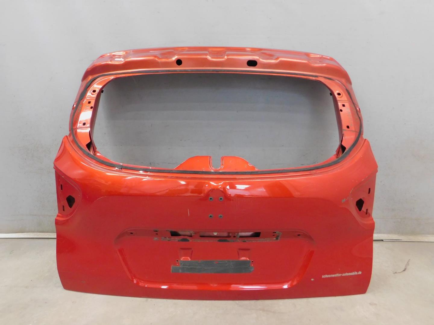 Дверь багажника