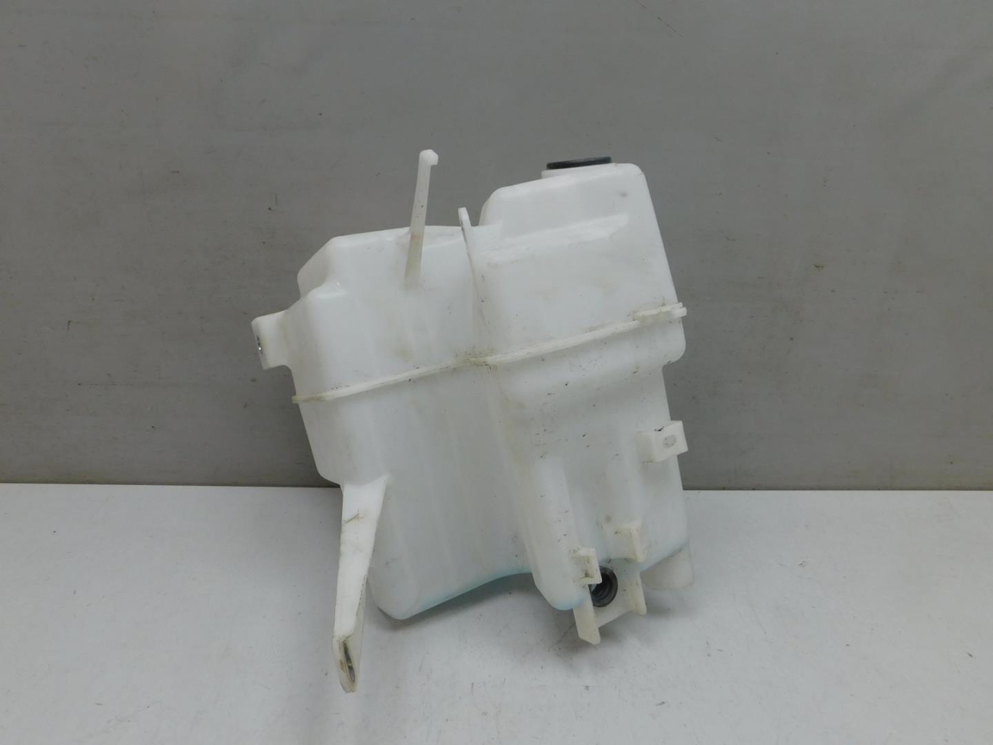 Бачок омывателя лобового стекла