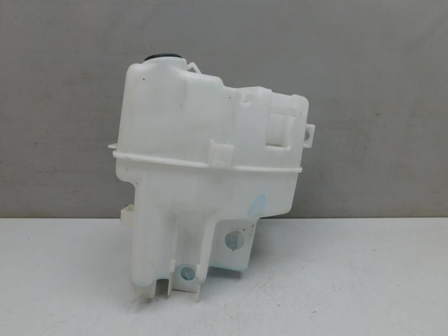 Бачок омывателя лобового стекла