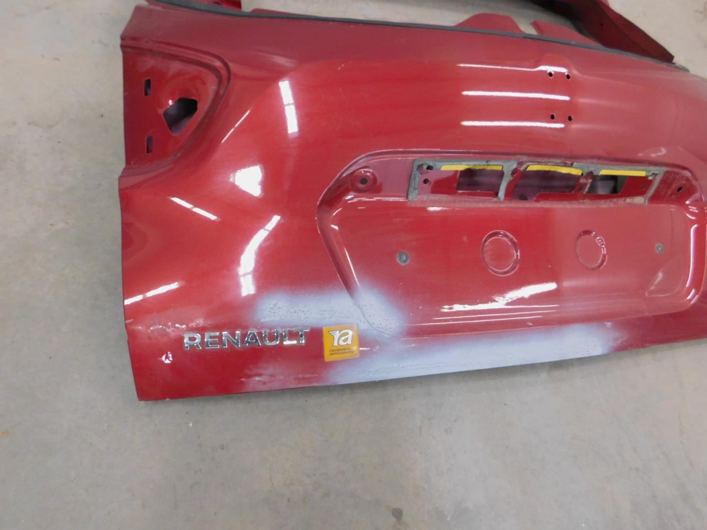 Дверь багажника