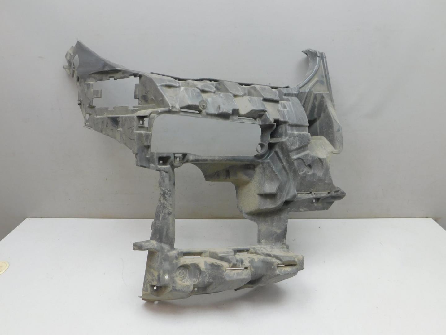 Кронштейн переднего бампера