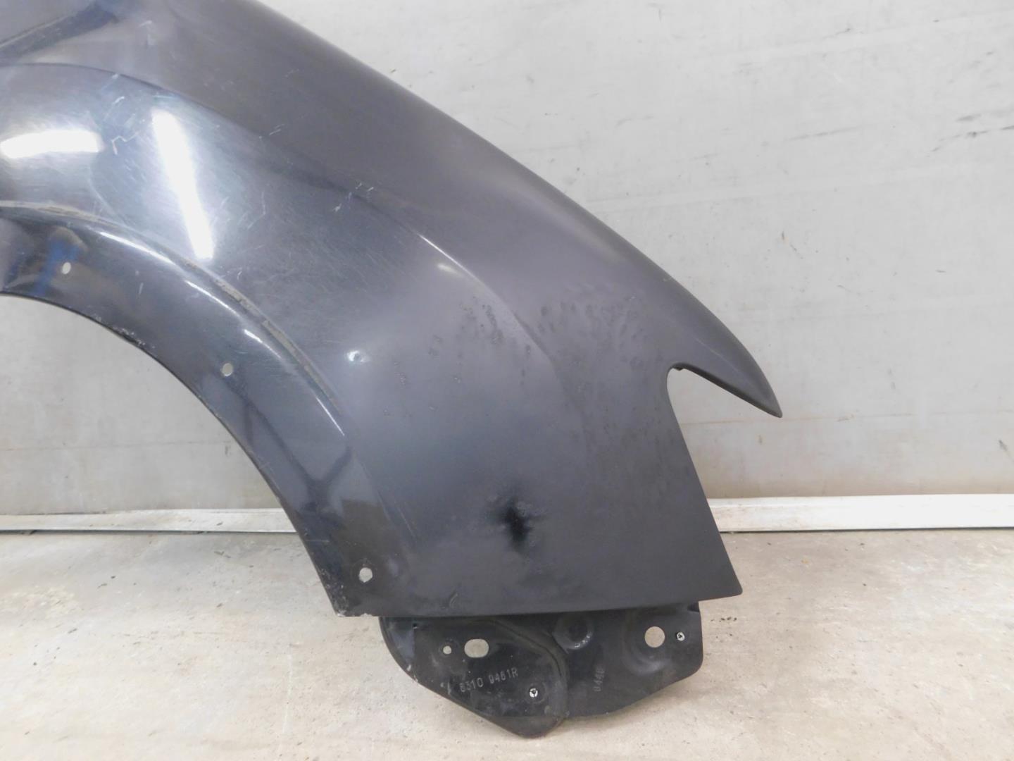 Крыло переднее правое