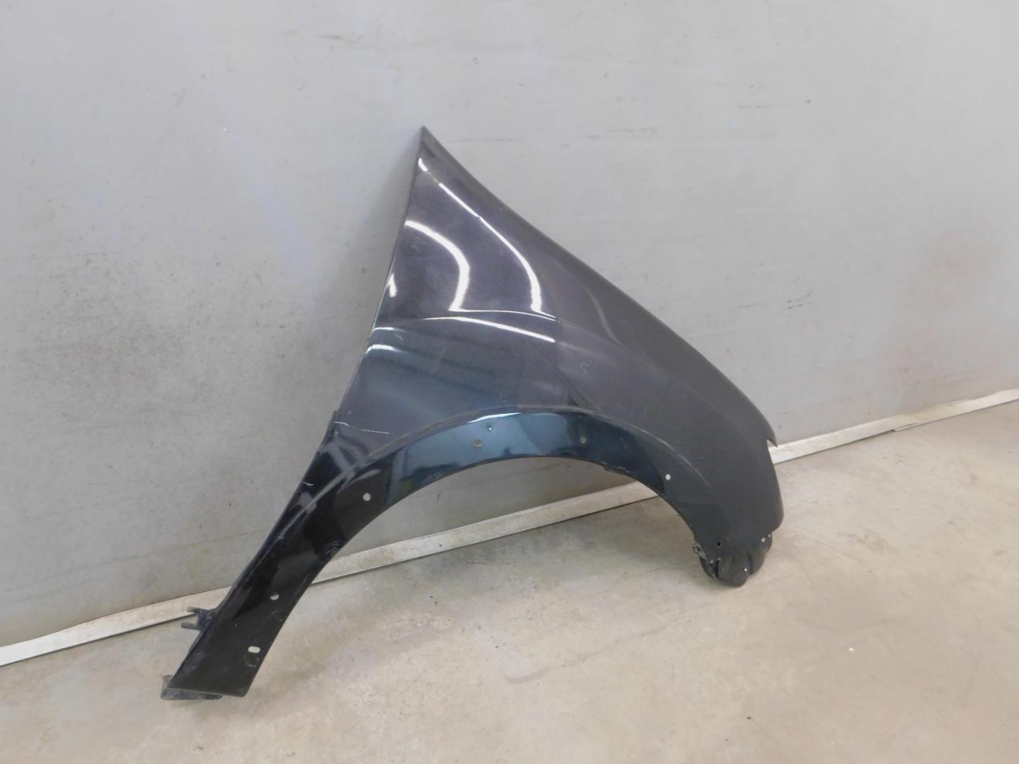 Крыло переднее правое