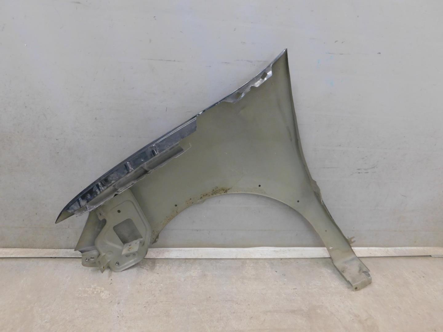 Крыло переднее правое