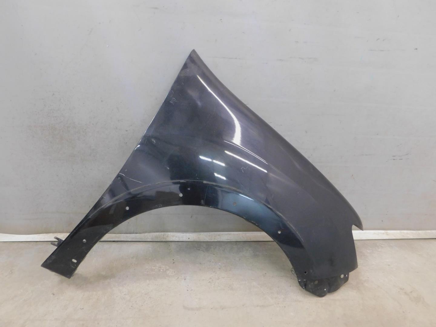 Крыло переднее правое