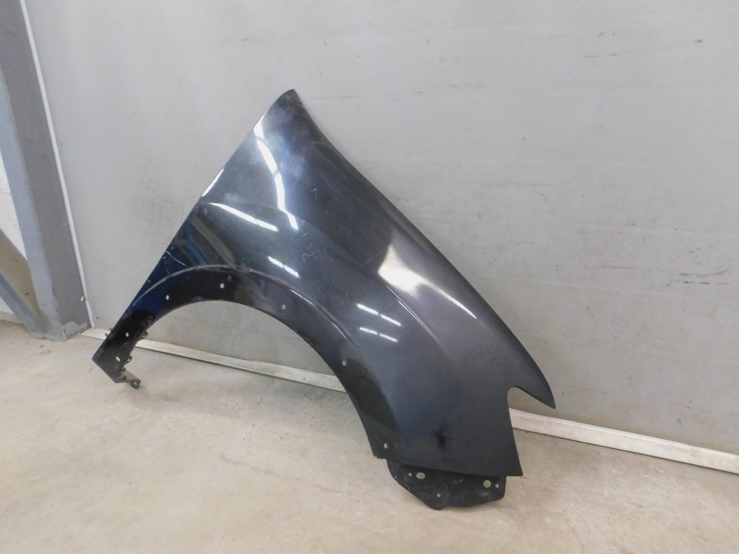 Крыло переднее правое