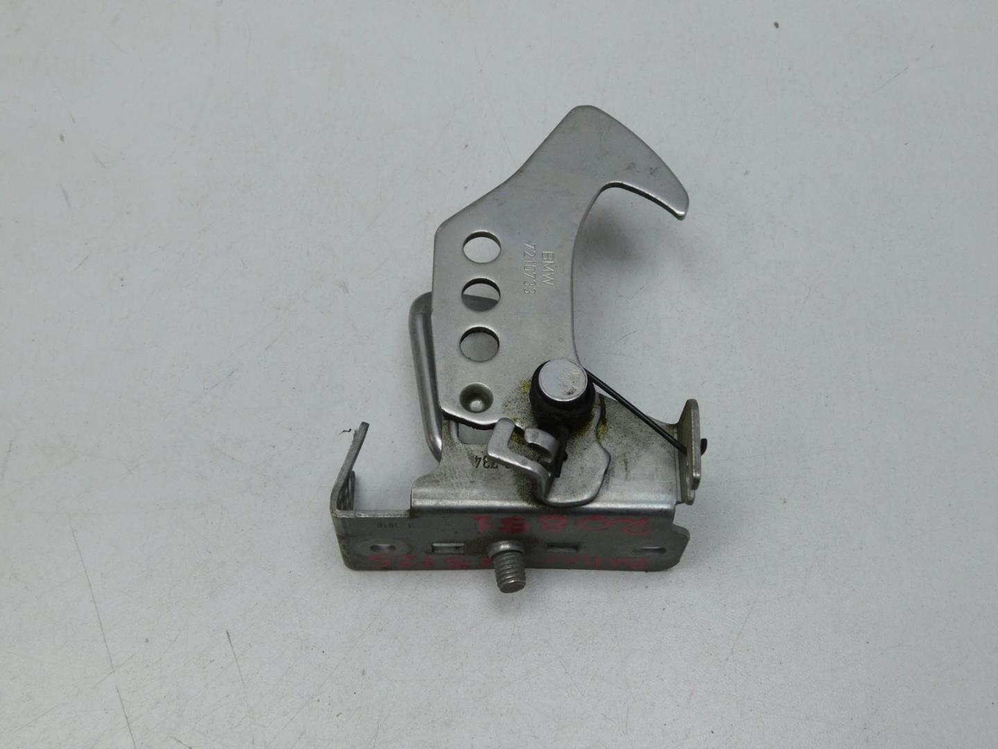 Замок капота