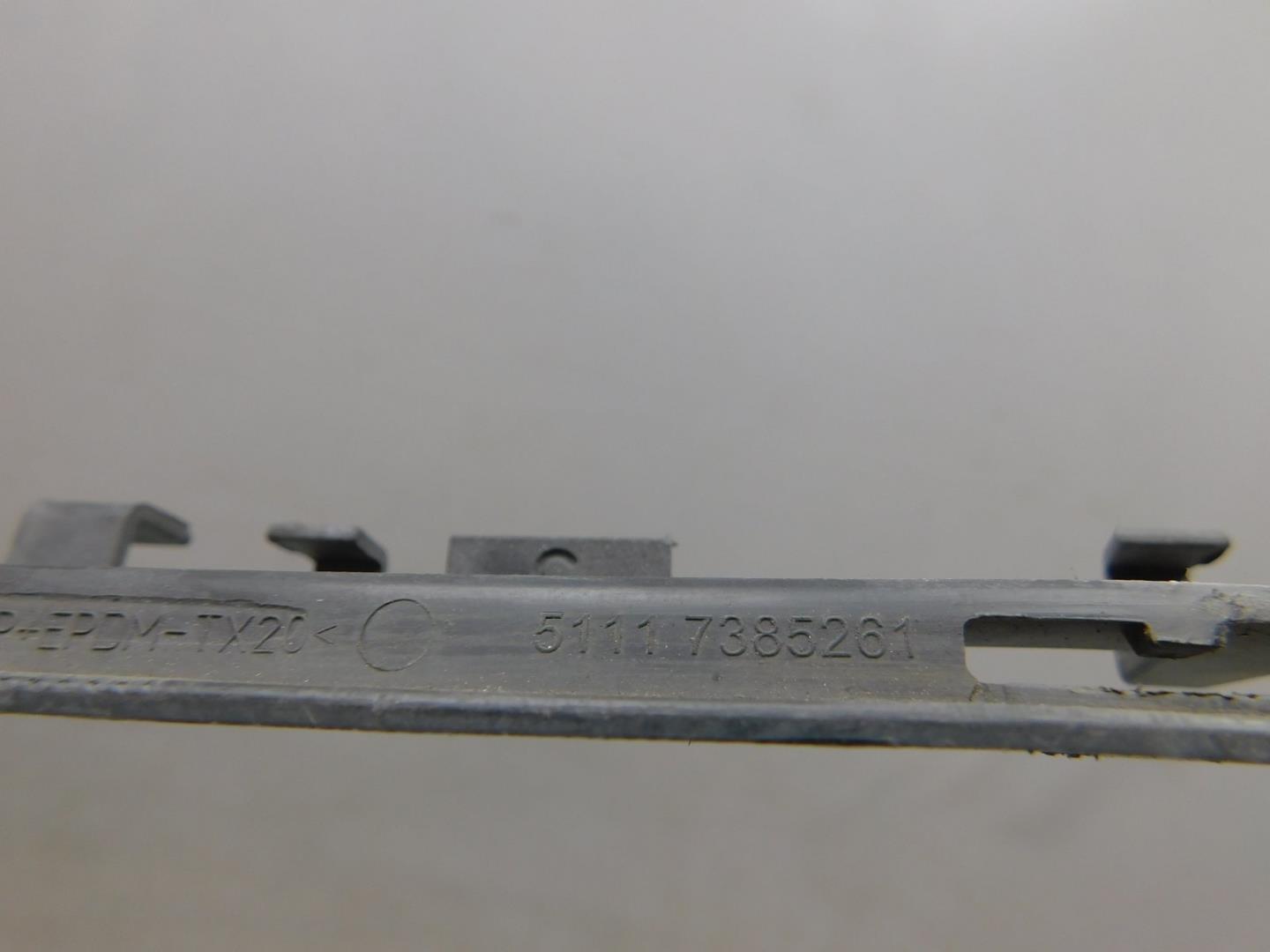 Решетка в бампер левая