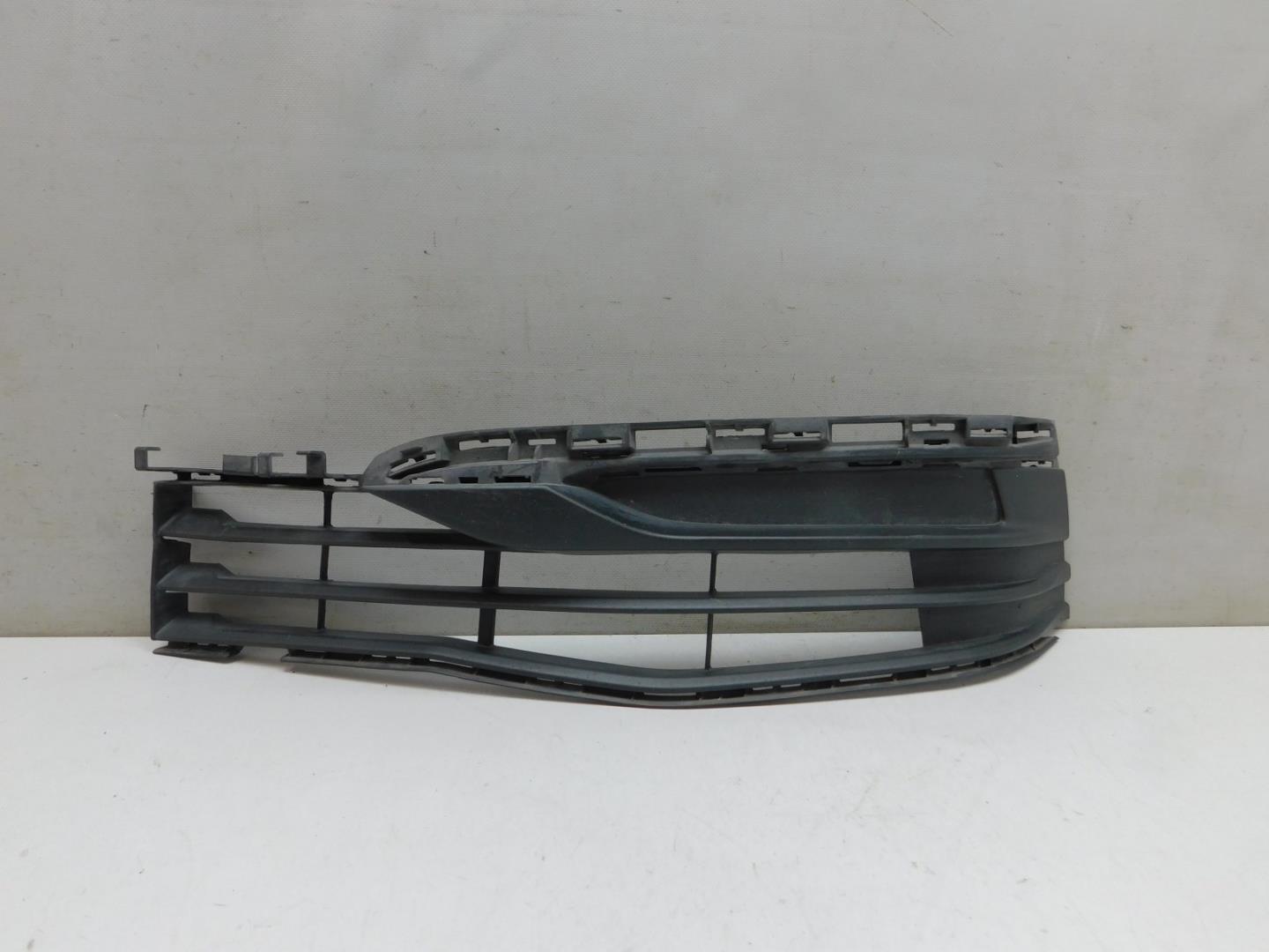 Решетка в бампер левая