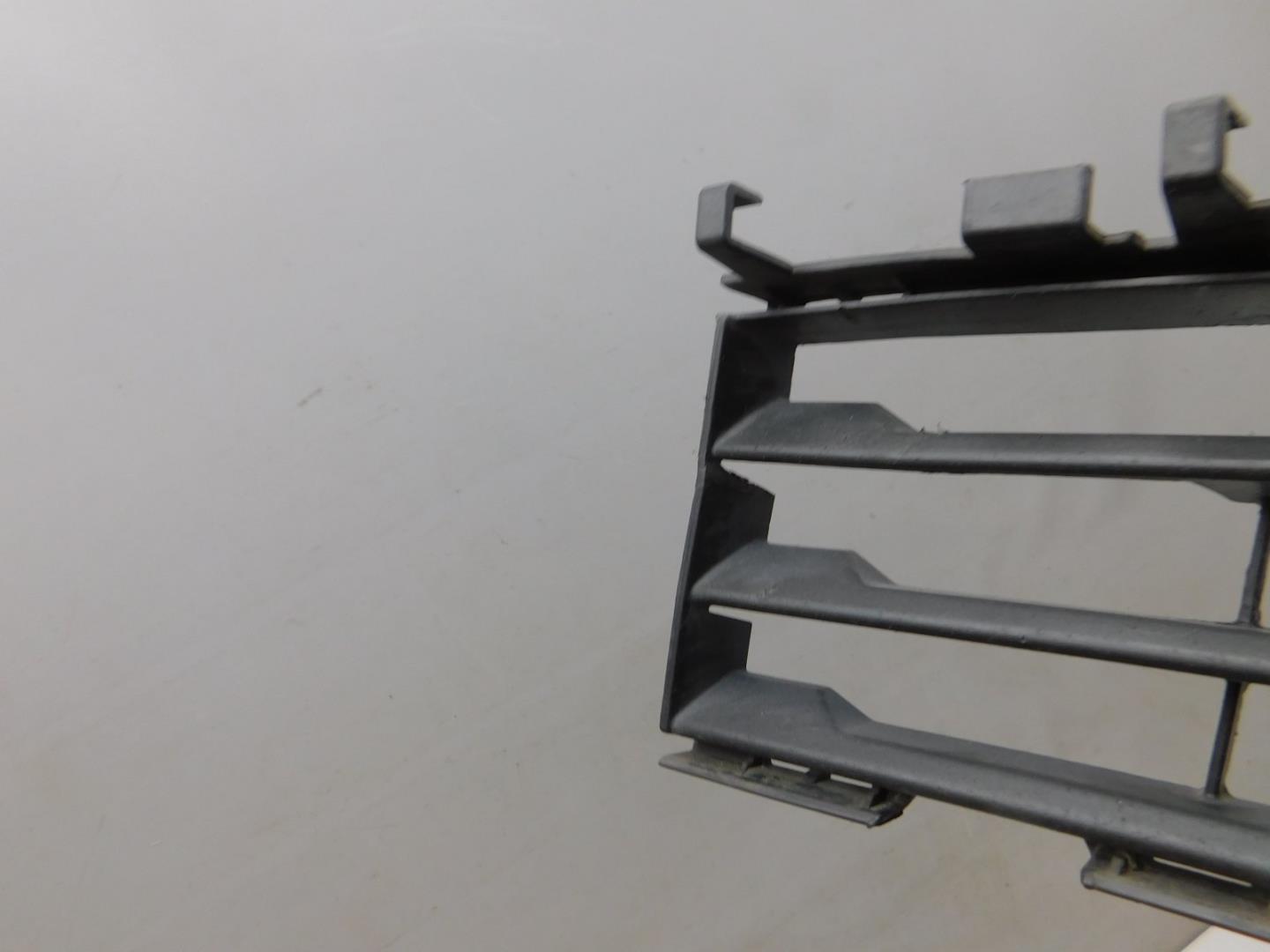 Решетка в бампер левая