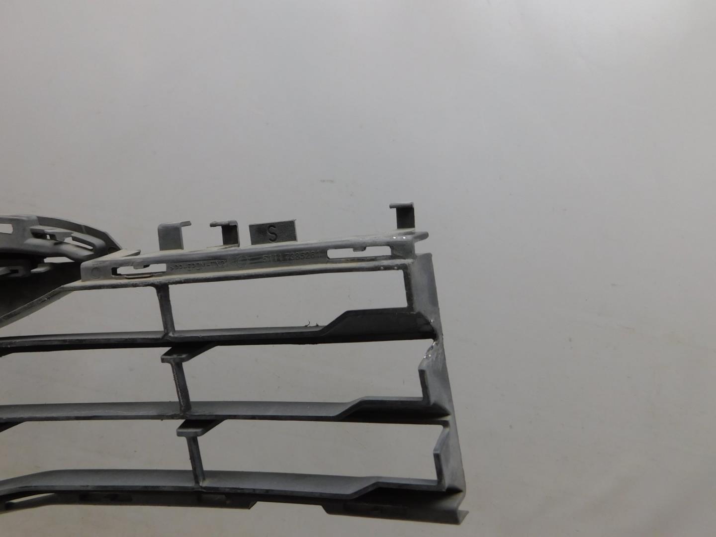 Решетка в бампер левая