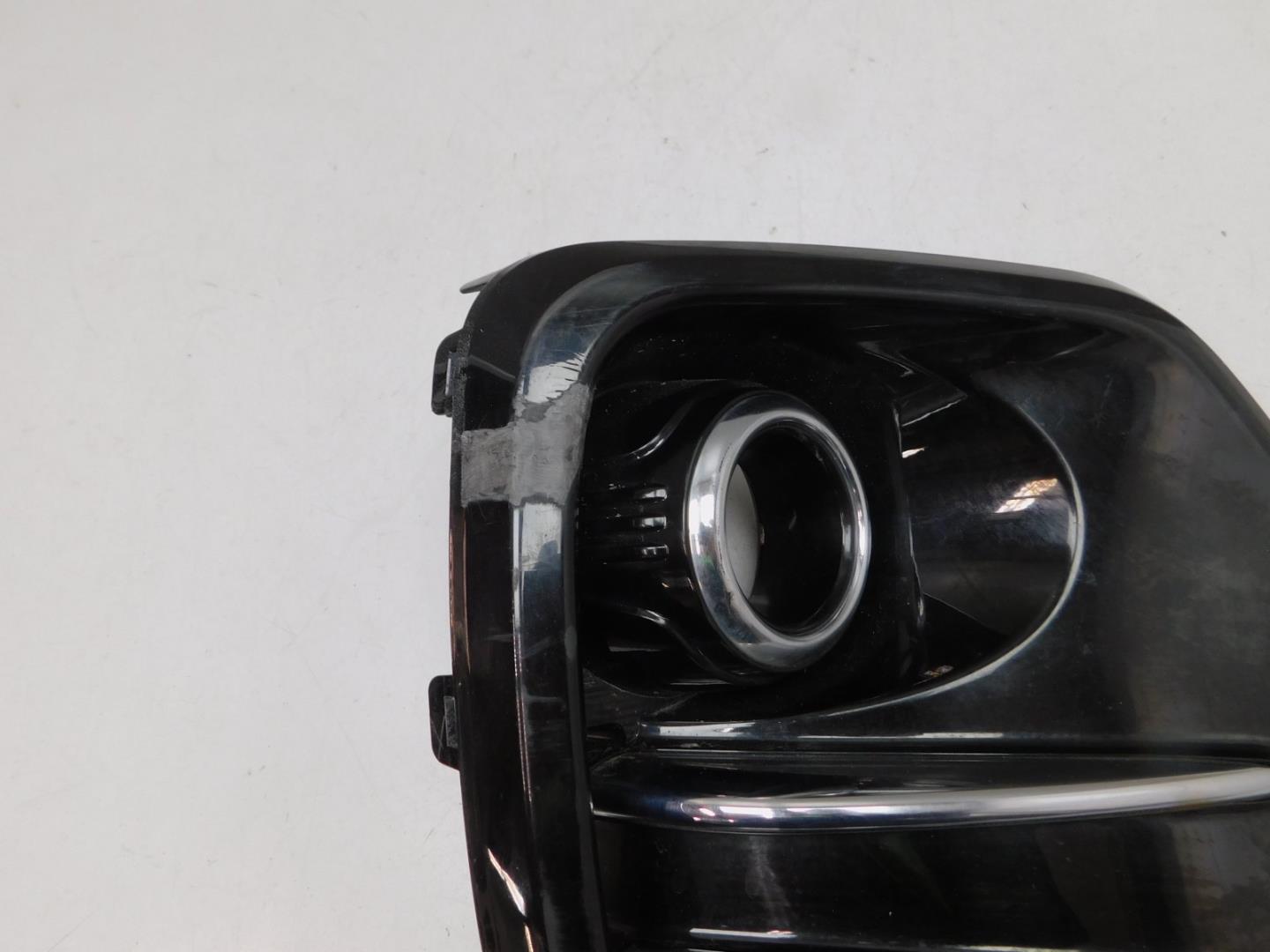 Решетка в бампер правая