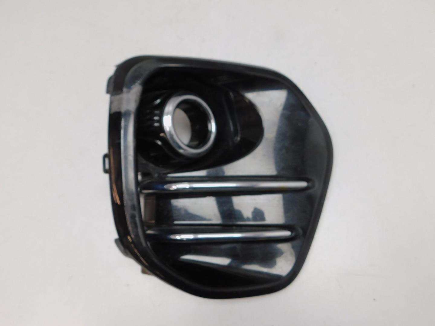 Решетка в бампер правая