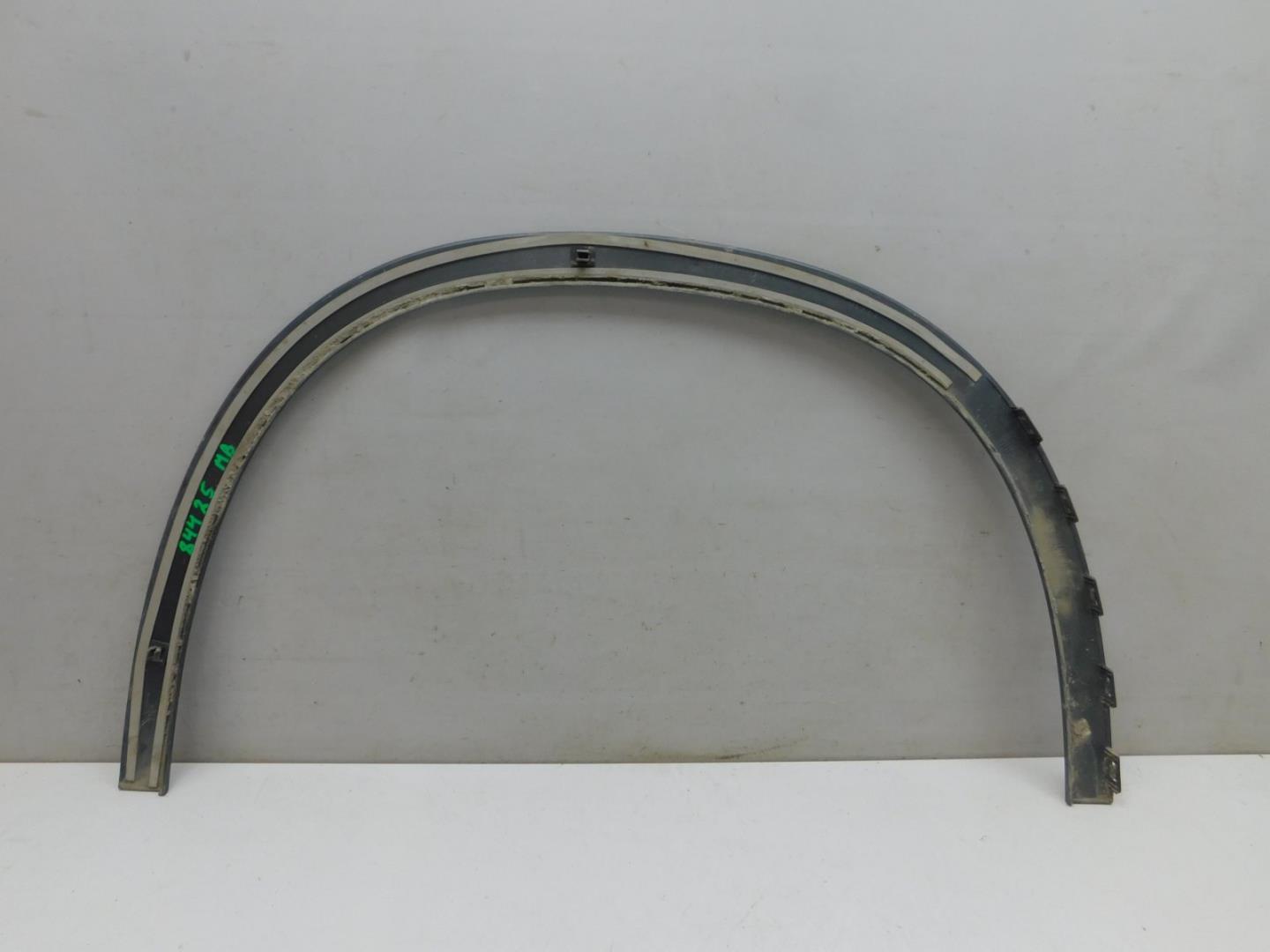 Накладка переднего крыла левого