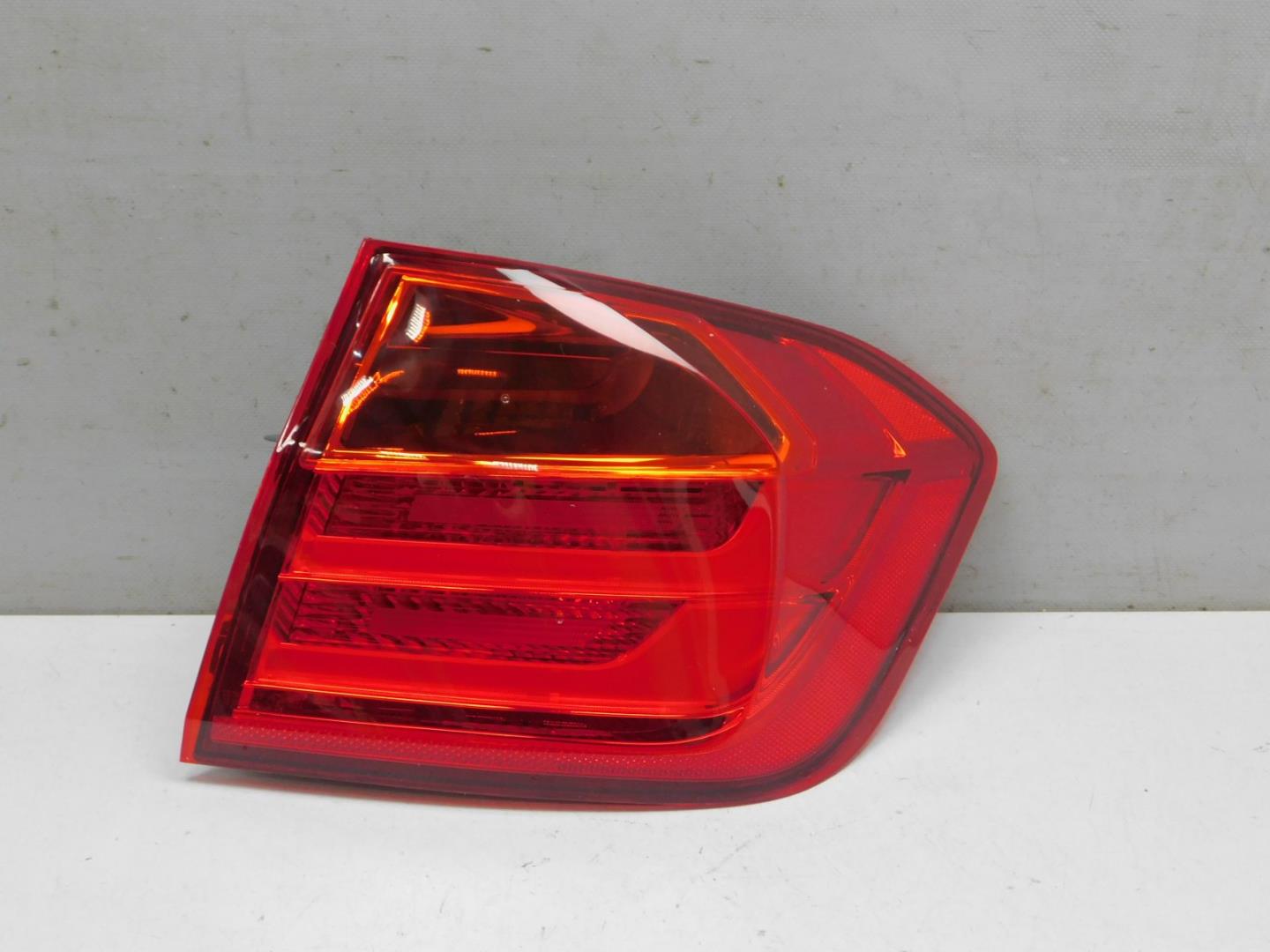 Фонарь задний наружный правый