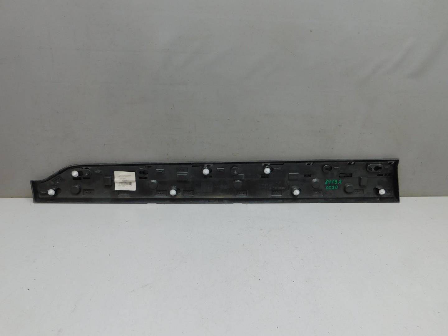 Накладка двери передней правой