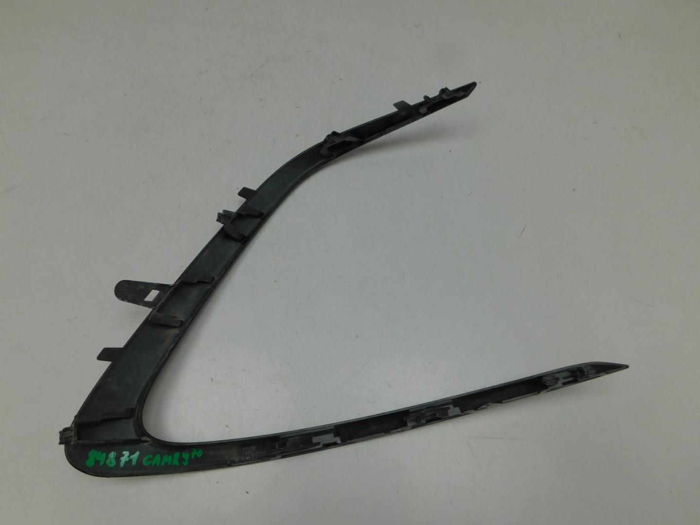 Молдинг переднего бампера