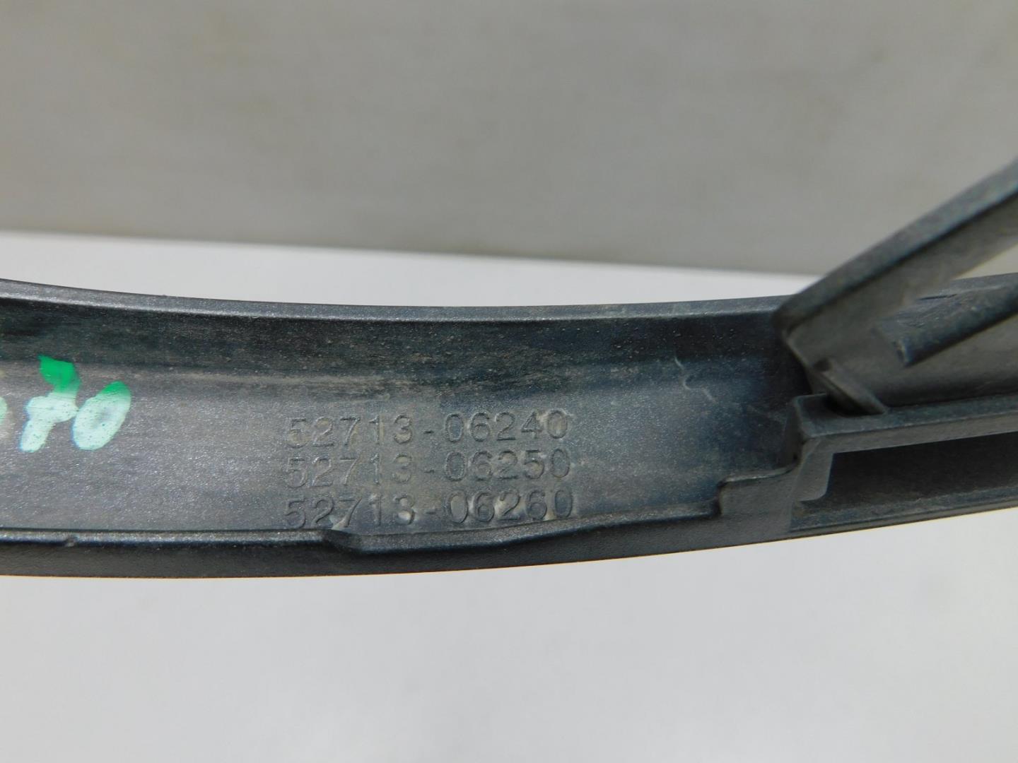 Молдинг переднего бампера