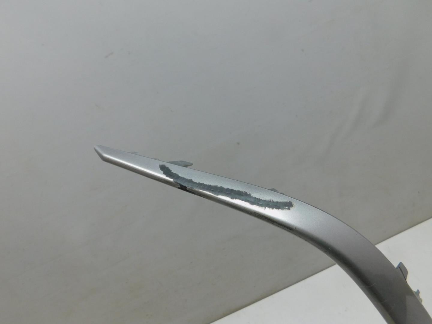 Молдинг переднего бампера