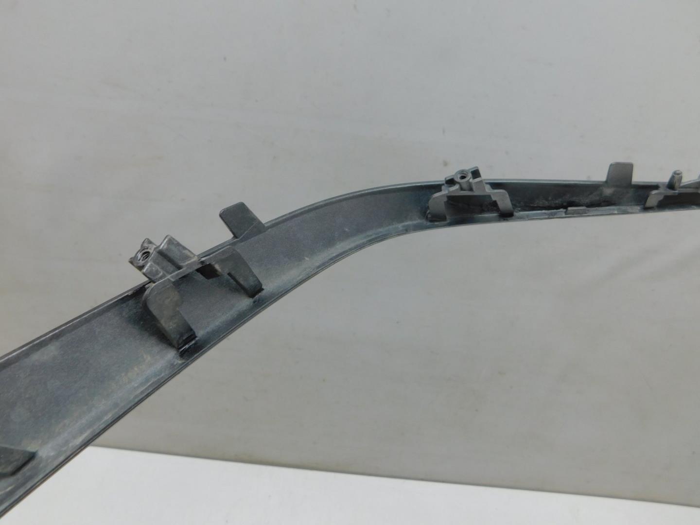 Молдинг переднего бампера