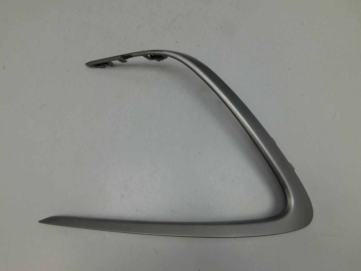 Молдинг переднего бампера