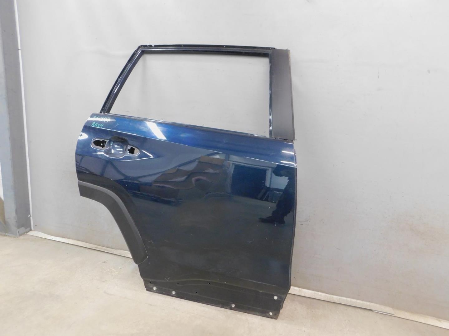 Дверь задняя правая