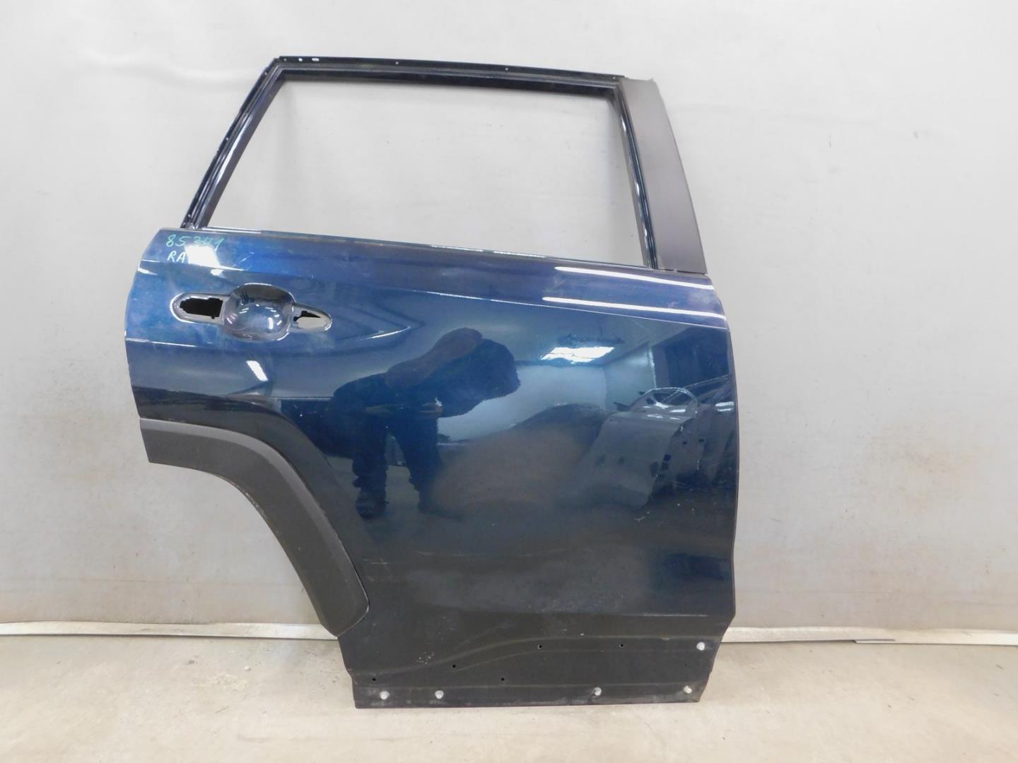 Дверь задняя правая