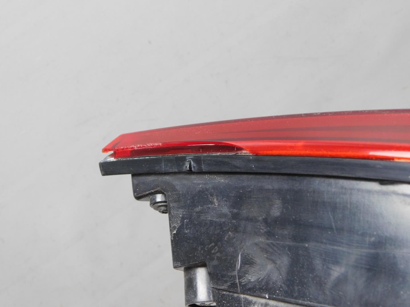 Фонарь задний внутренний левый