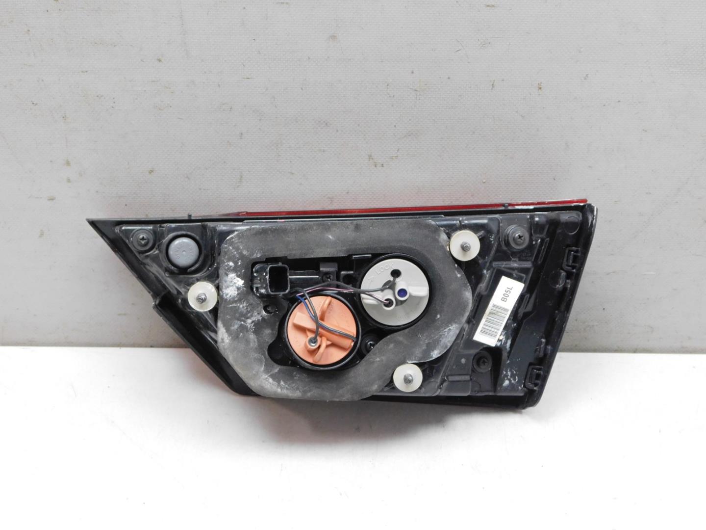 Фонарь задний внутренний левый