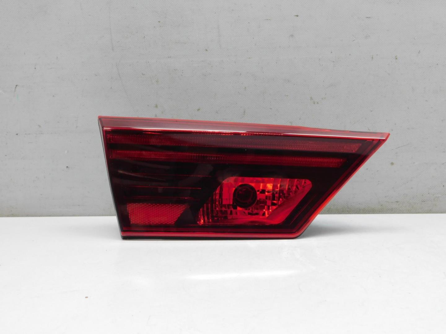 Фонарь задний внутренний левый