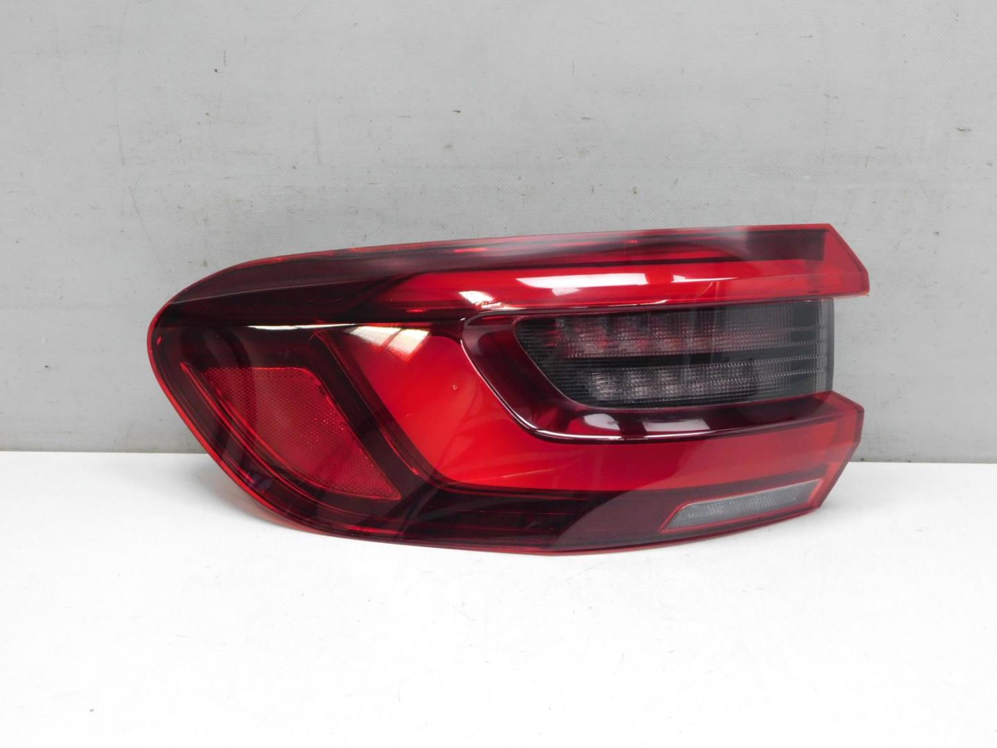 Фонарь задний наружный левый